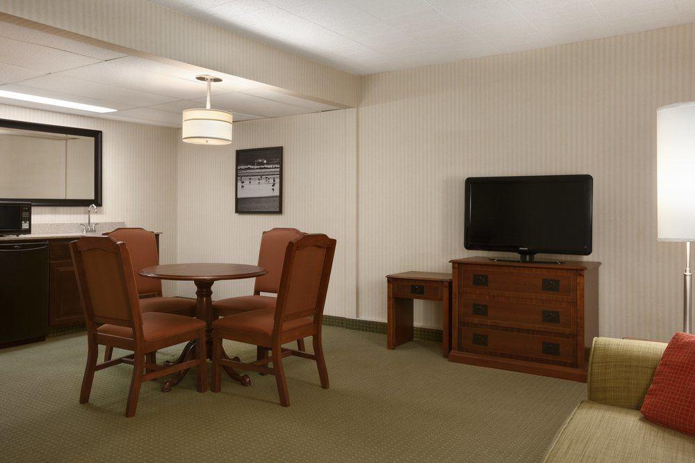 Country Inn & Suites Traverse City Pet Policy