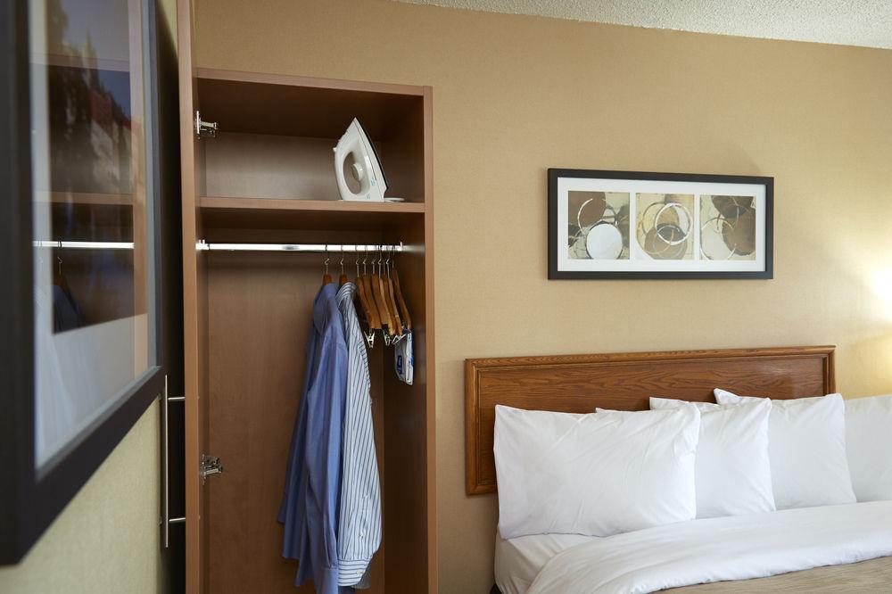 Comfort Inn Laval Pet Policy
