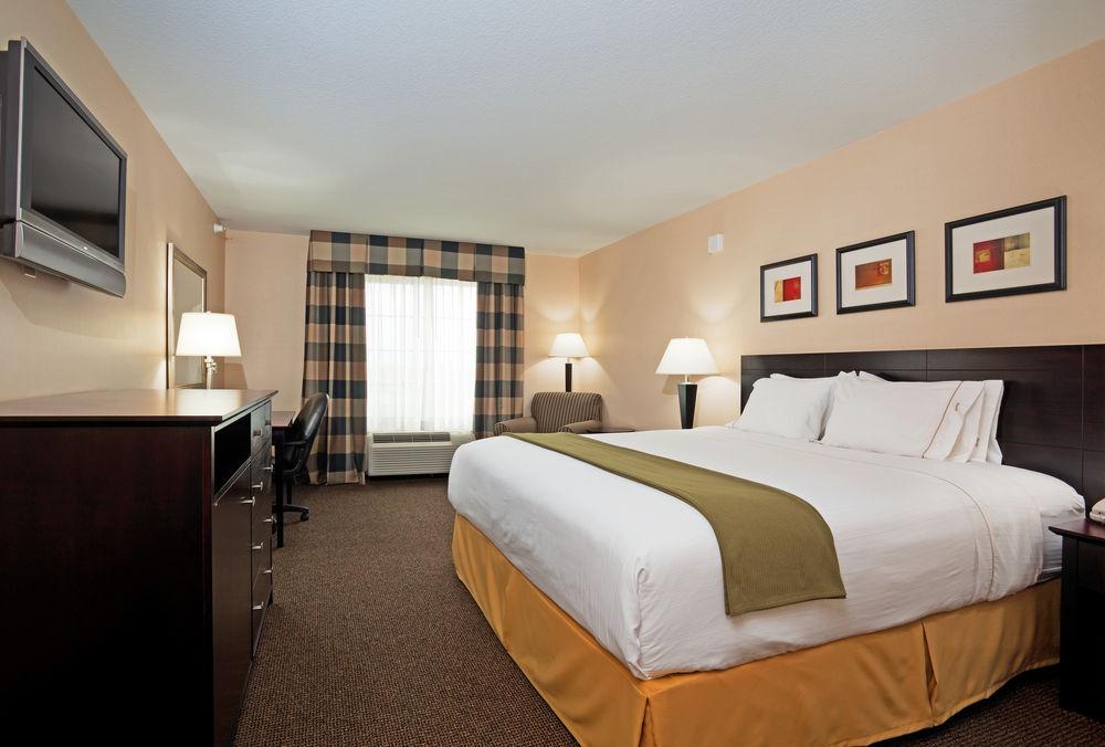 Holiday Inn Express Hotel & Suites Longmont Pet Policy