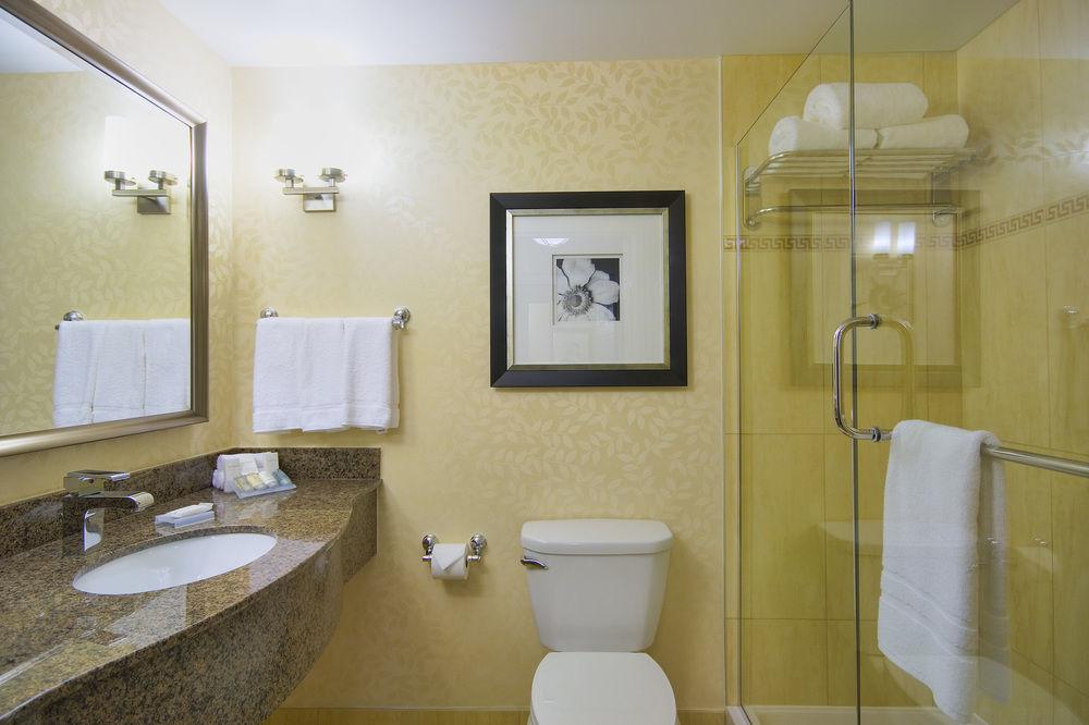 Hilton Garden Inn Montreal Centre Ville Pet Policy