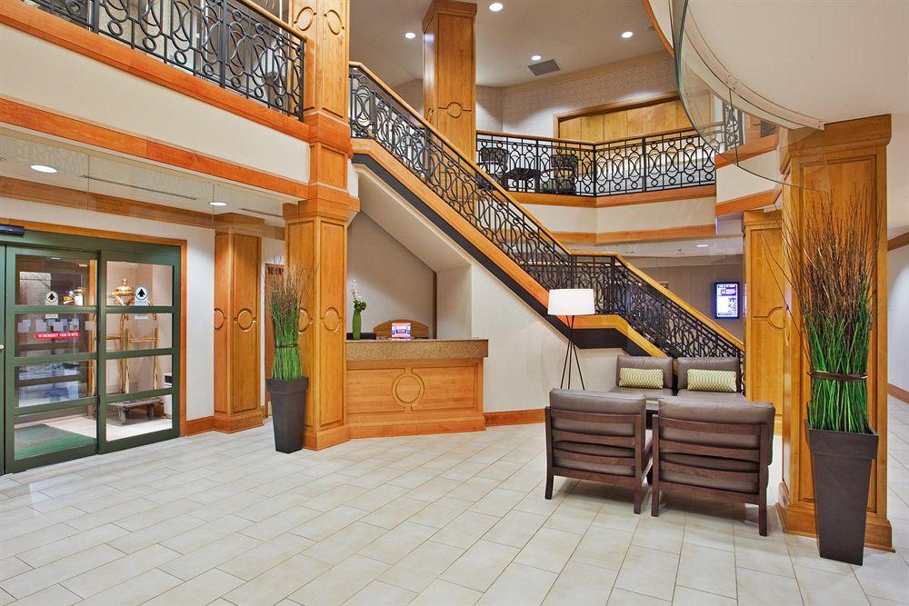 Holiday Inn and Suites Ottawa Kanata Pet Policy