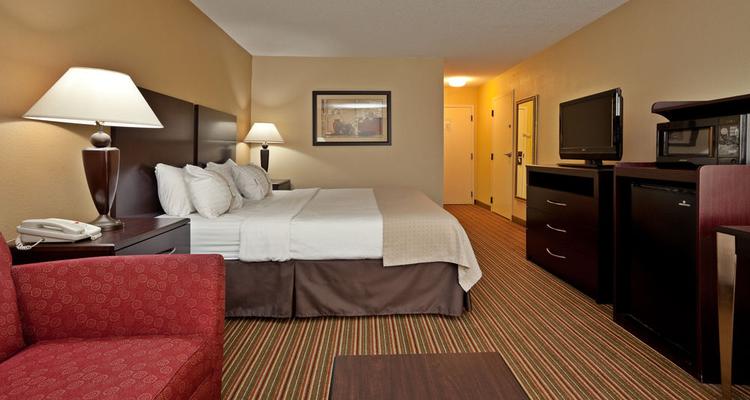 Holiday Inn Lumberton North I 95 Pet Policy