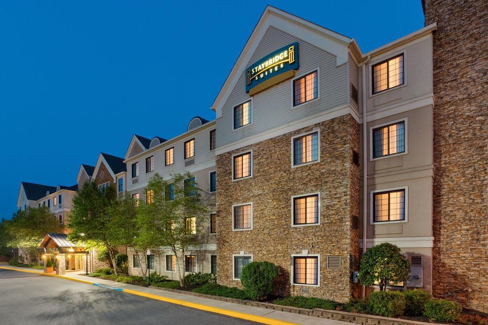 Howard Johnson Inn and Suites Dorney Park Pet Policy