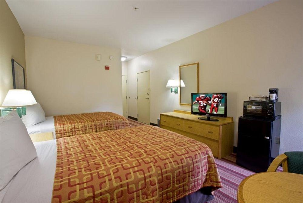 Red Roof Inn Phoenix Airport Pet Policy