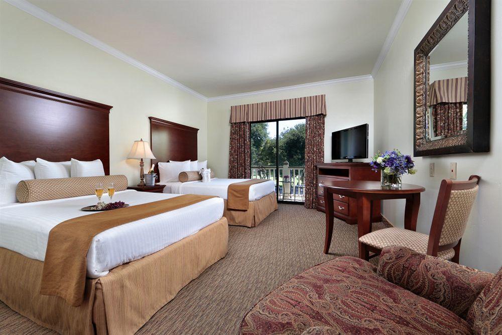 Paso Robles Inn Pet Policy