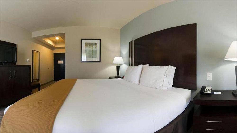 Holiday Inn Express Beaumont NW Pet Policy