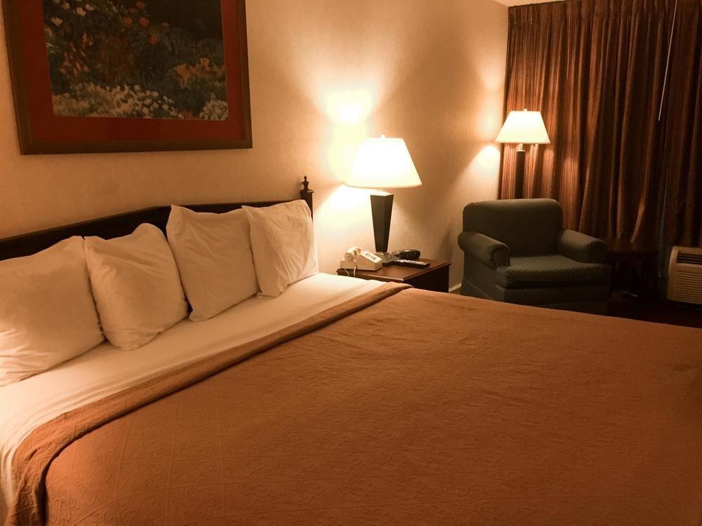 Motel 6 Columbus Downtown Pet Policy