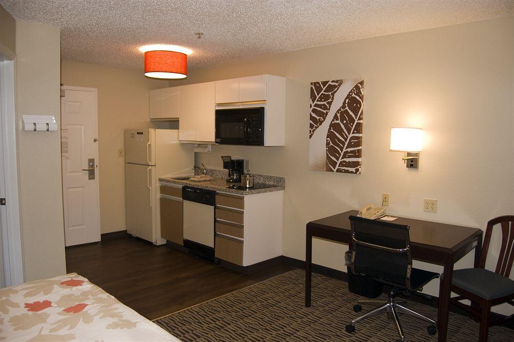 Hawthorn Suites By Wyndham Northbrook Wheeling Is Pet Friendly - 