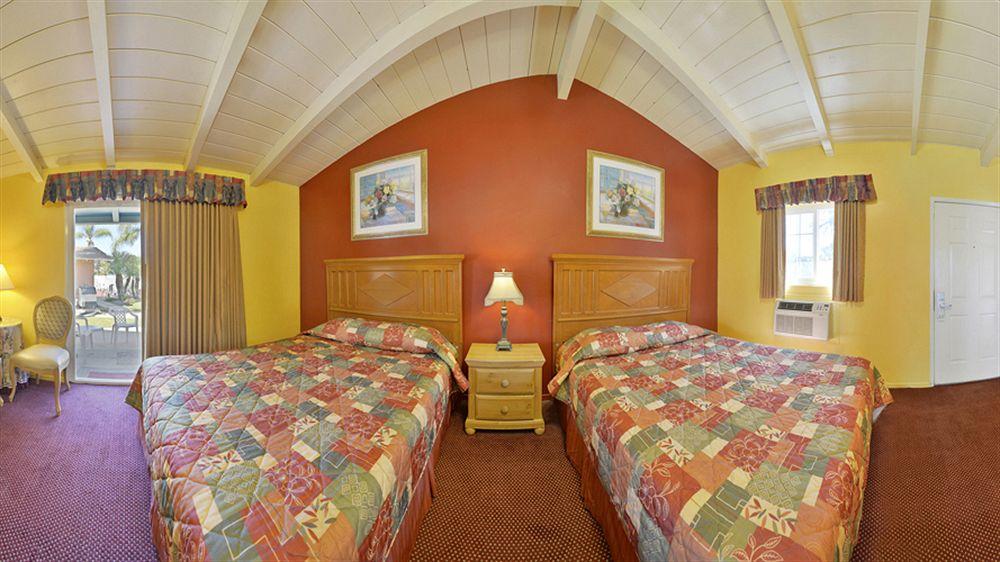 Fallbrook Country Inn Pet Policy