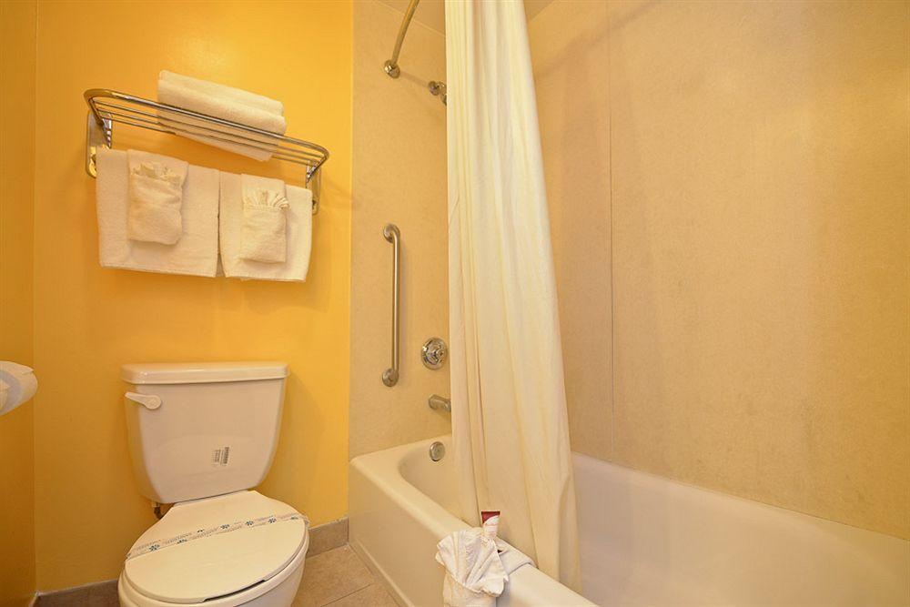 Fallbrook Country Inn Pet Policy
