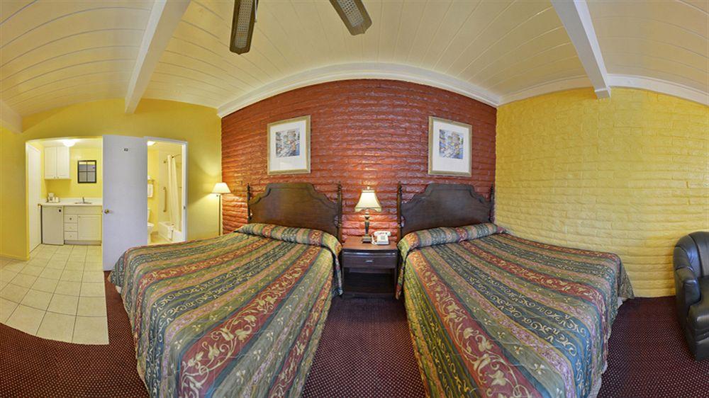 Fallbrook Country Inn Pet Policy