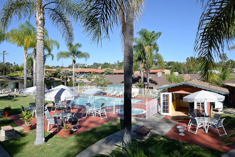 Fallbrook Country Inn Pet Policy