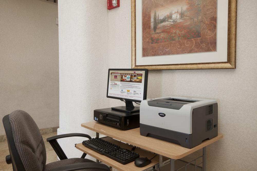 Comfort Suites Peoria Sports Complex Pet Policy