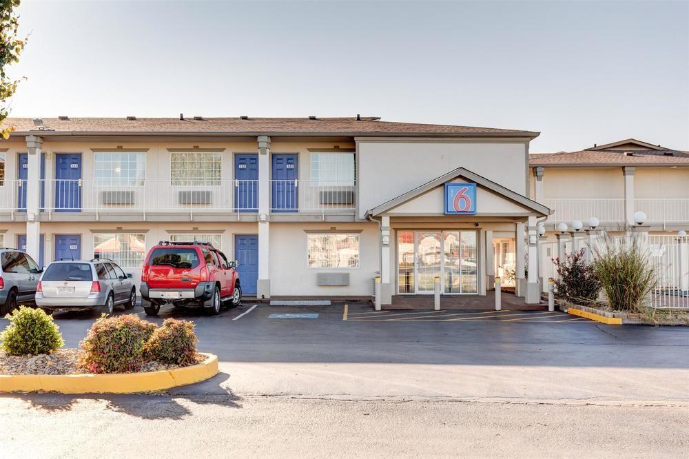 Motel 6 Bowling Green Pet Policy