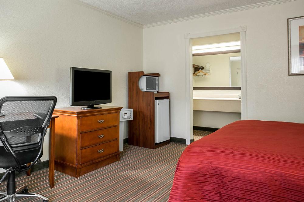 Quality Inn Suites Civic Center Pet Policy