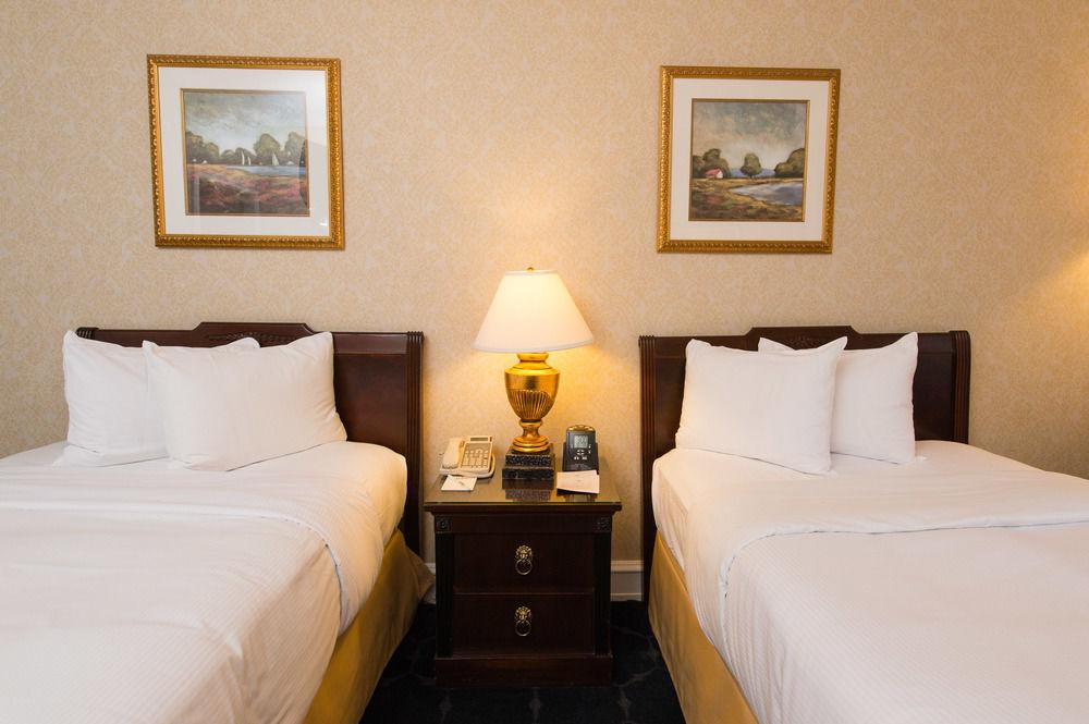 The Drake, a Hilton Hotel Pet Policy