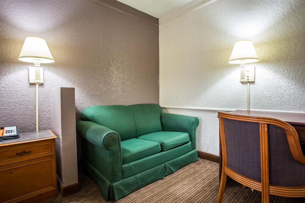 Quality Inn & Suites Charlotte Pet Policy