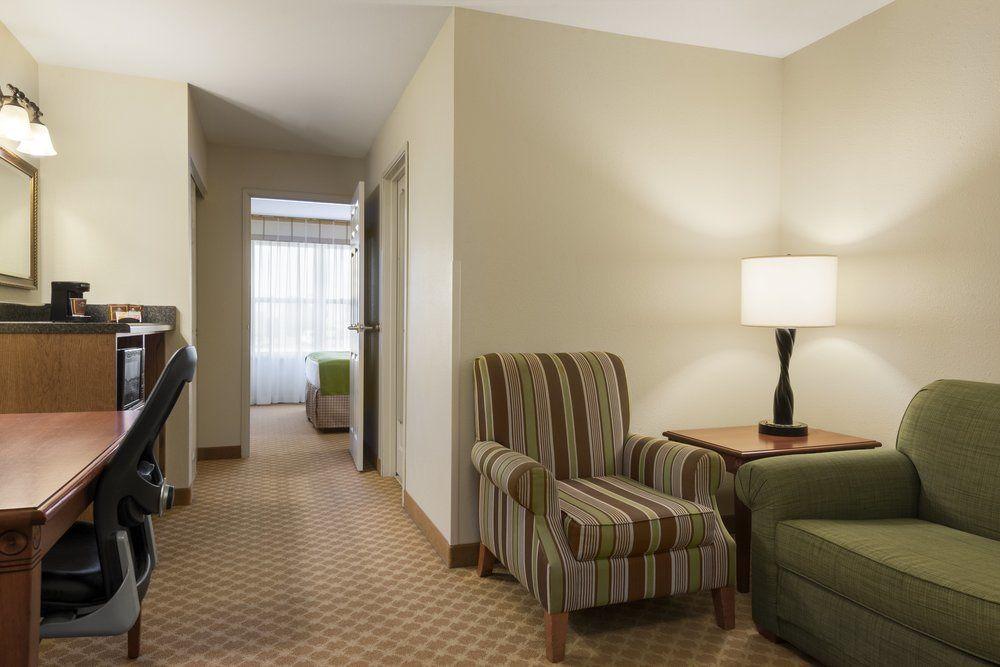 Country Inn Suites Peoria North Pet Policy