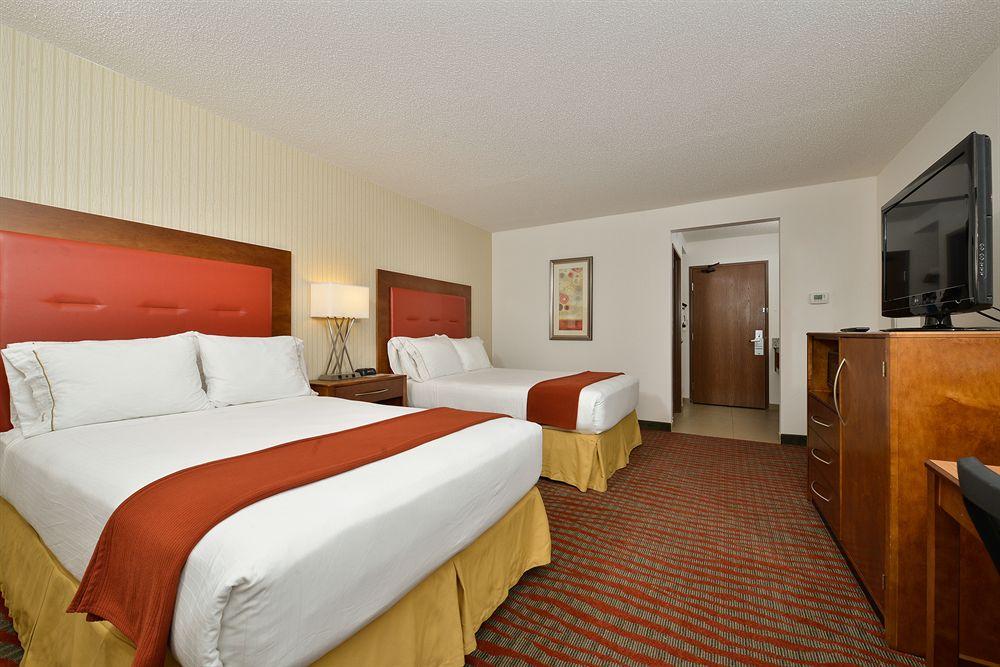 Holiday Inn Express Boston Milford Pet Policy