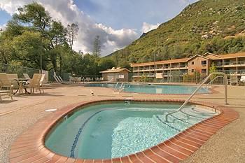 Yosemite View Lodge Pet Policy