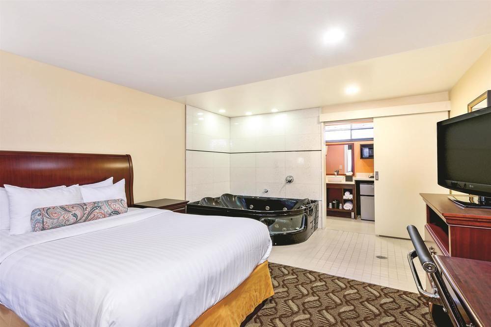 La Quinta Inn Suites San Francisco Airport West Pet Policy