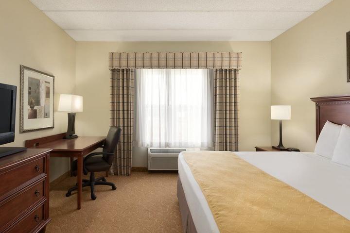 Pet Friendly Country Inn & Suites by Radisson Shoreview