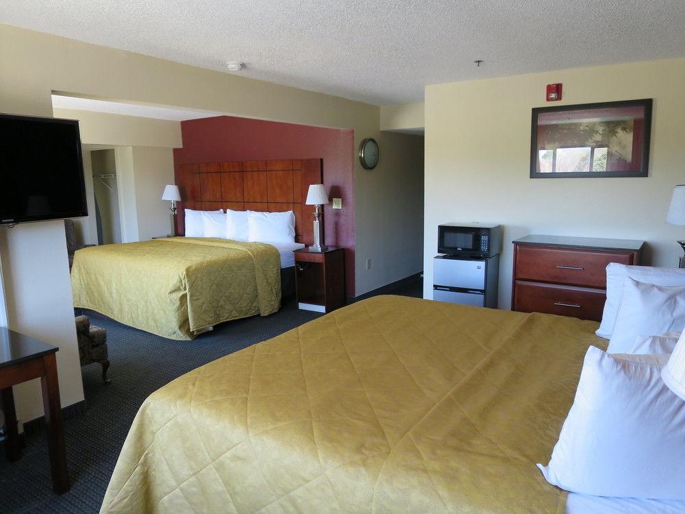 Red Roof Inn & Suites Fayetteville Fort Bragg Pet Policy