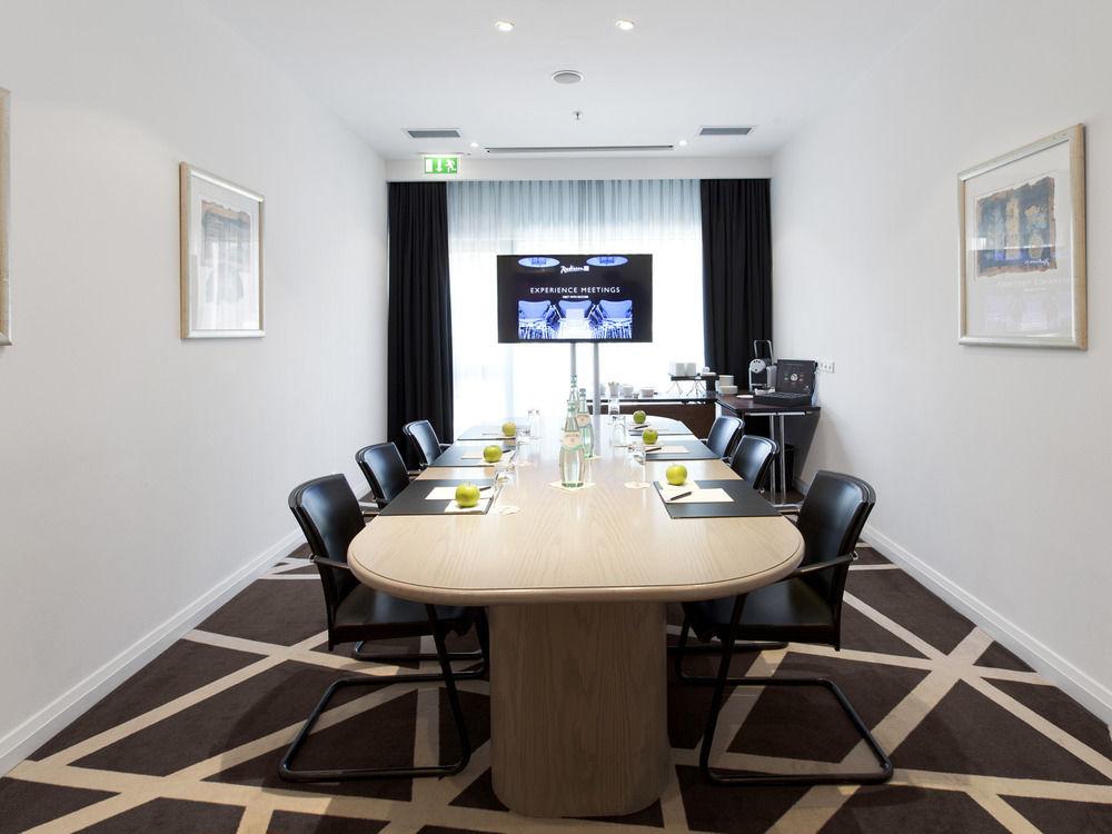 Radisson Blu Scandinavia Hotel Dusseldorf Pet Policy