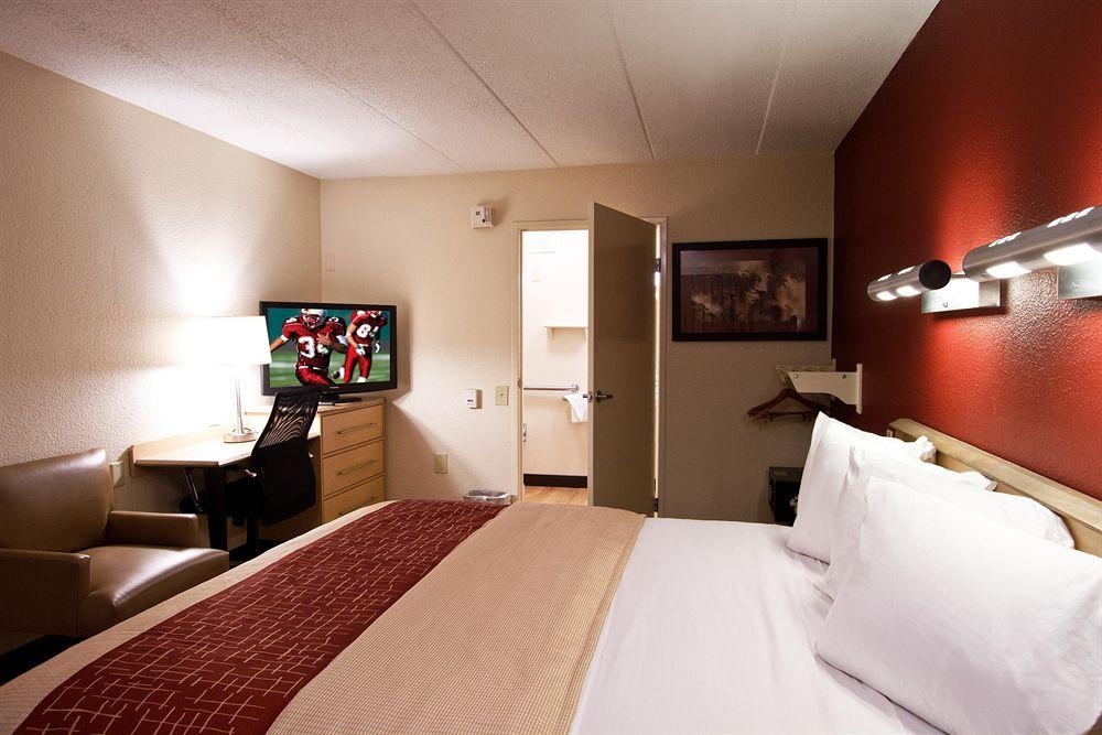 Red Roof Inn Huntington Pet Policy - 