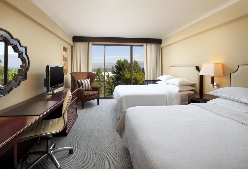 Sheraton Universal Hotel Pet Policy