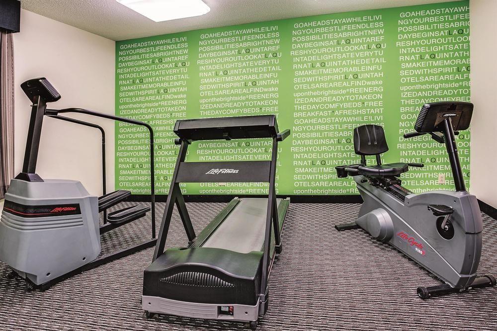 La Quinta Inn Cleveland Airport North Pet Policy