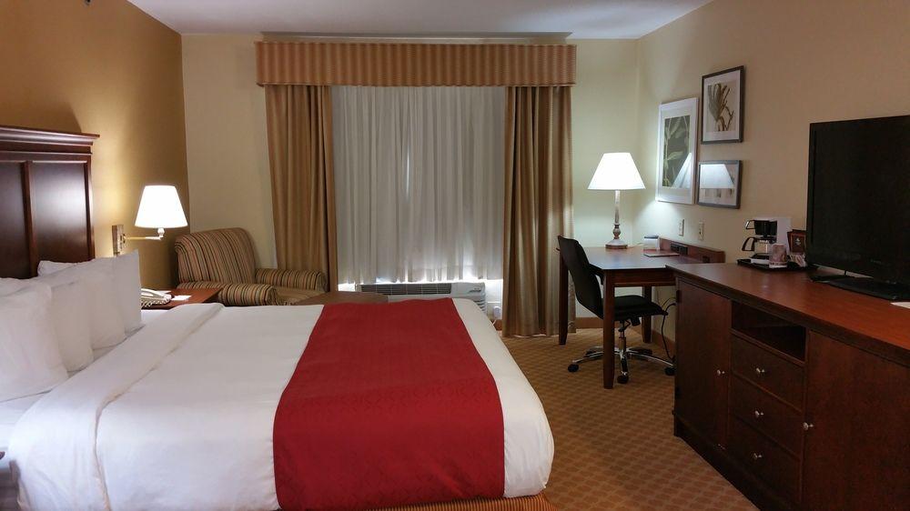 Country Inn & Suites by Radisson Topeka West Pet Policy