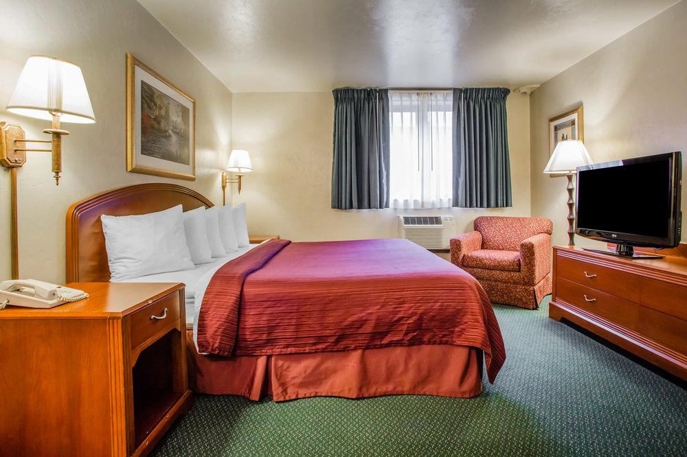 Quality Inn Suites Green Bay Pet Policy