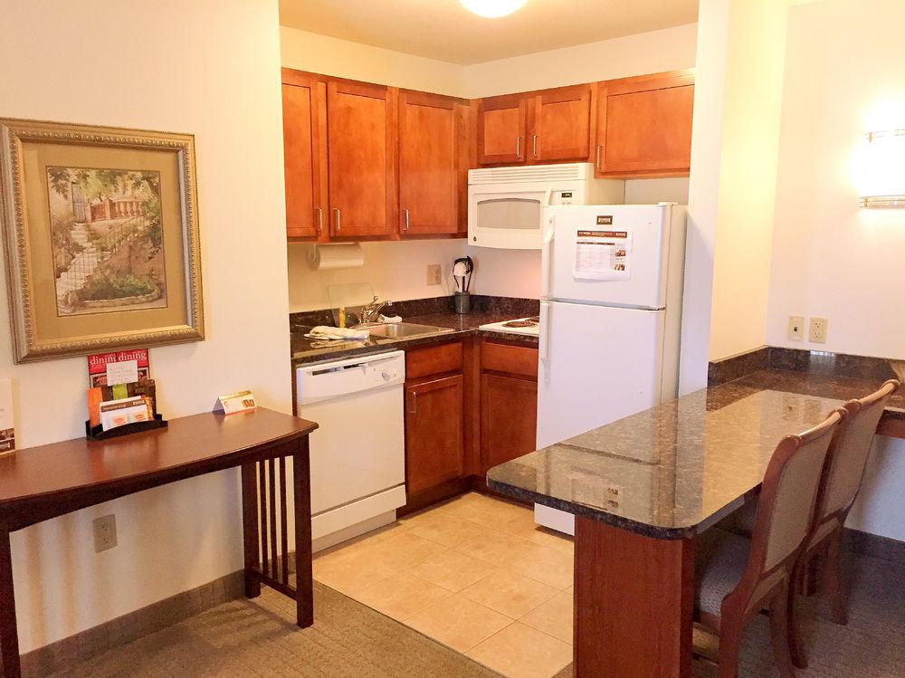 Pet Friendly Hotels In Novi Mi Bringfido