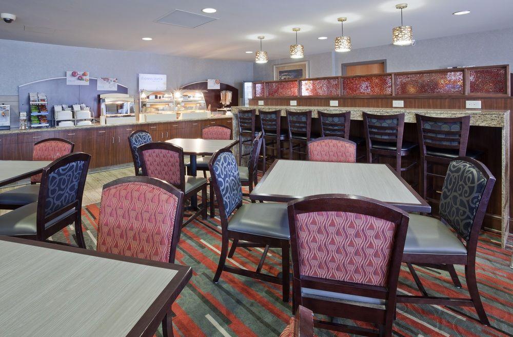 Holiday Inn Express Hotel & Suites Bloomington West Pet Policy