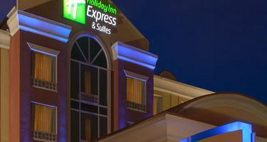 Holiday Inn Express Tampa Fairgrounds Pet Policy