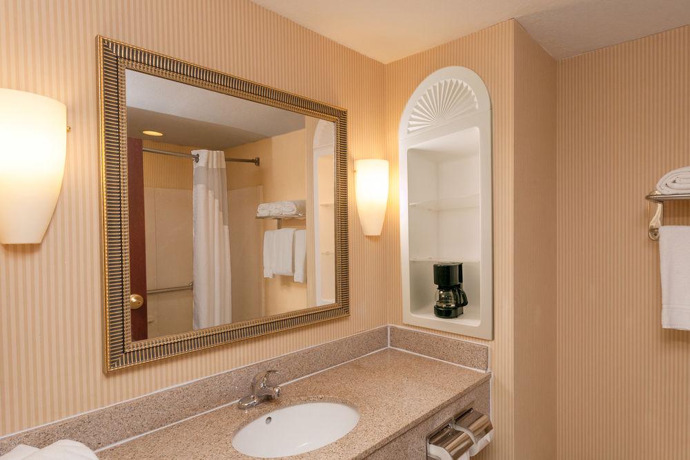 Holiday Inn Express Tampa Fairgrounds Pet Policy