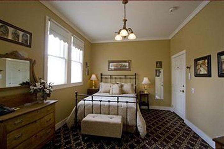 Bringfido Pet Friendly Bed Breakfasts In Jacksonville Or Pet Friendly Jacksonville S Magnolia Inn In Or