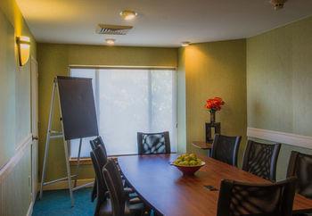 Pet Friendly Hotels In Herndon Va Bringfido