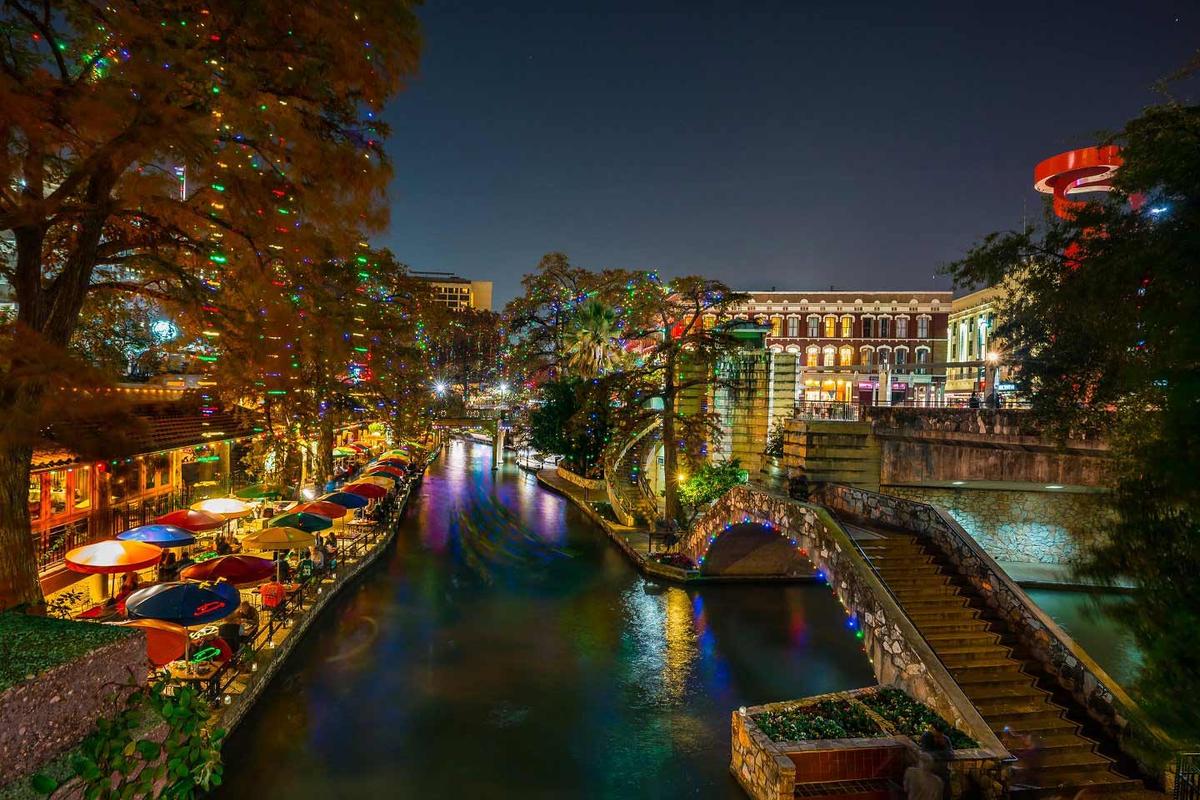 San Antonio 2022 Christmas Pet Friendly Riverwalk Events Holiday Lights On The River Walk
