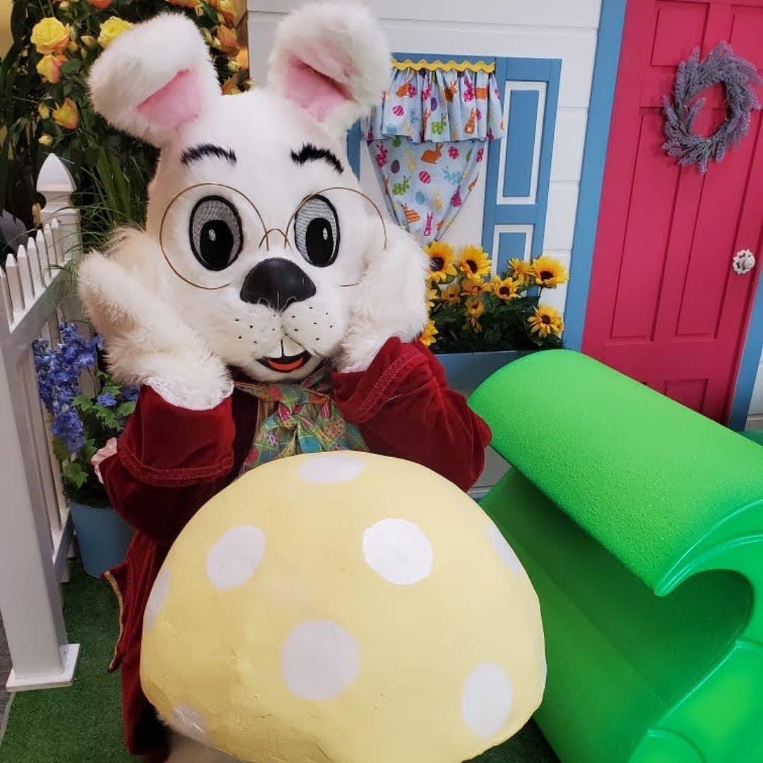 Pet Friendly Pet Photos with the Easter Bunny at Vancouver Mall