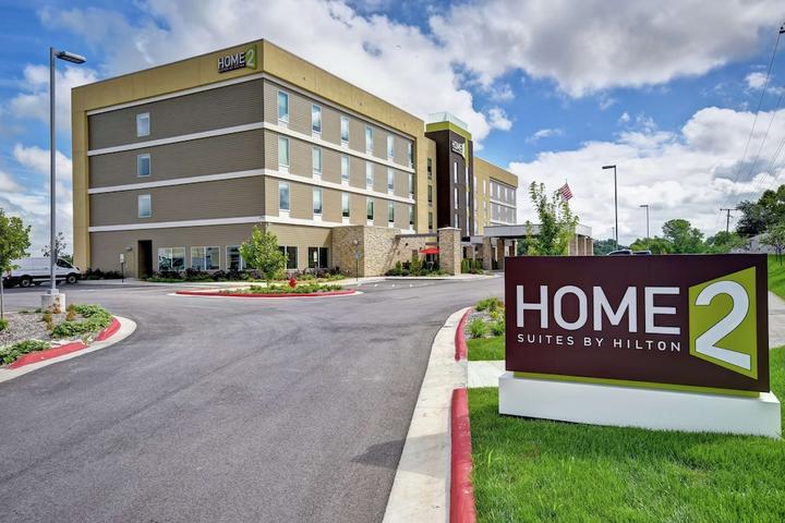 Pet Friendly Home2 Suites by Hilton Springfield North