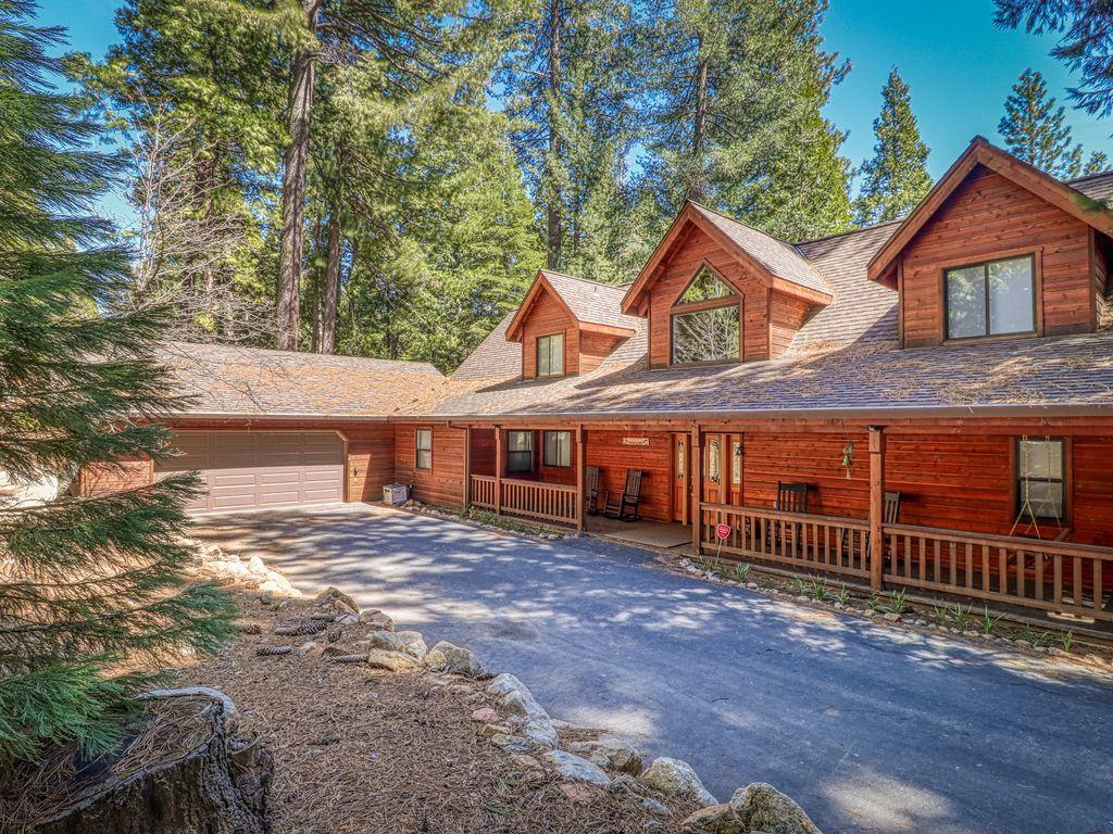 Lazy Bear Lodge Pet Policy