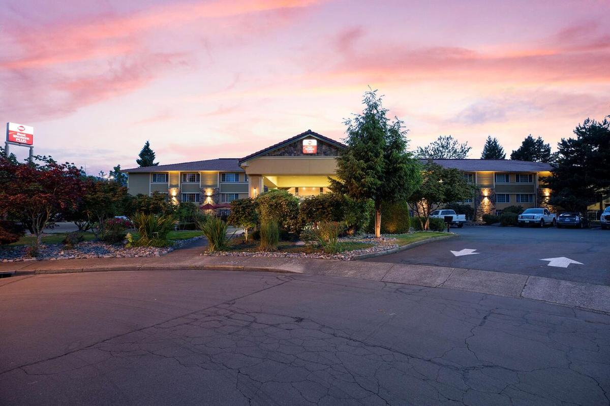 Best Western Plus Parkway Inn Pet Policy