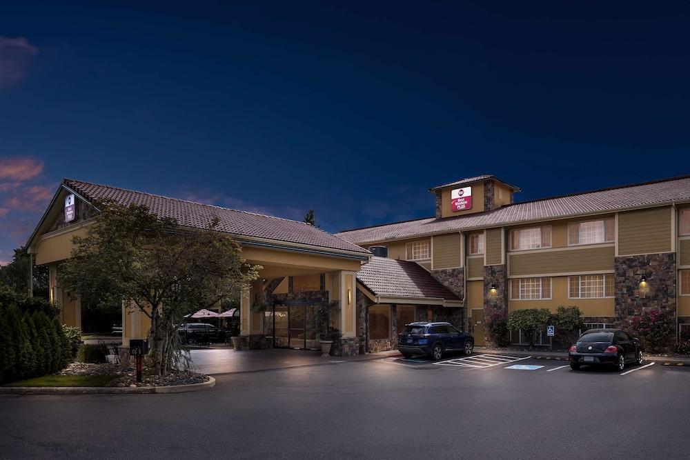Pet Friendly Best Western Plus Parkway Inn