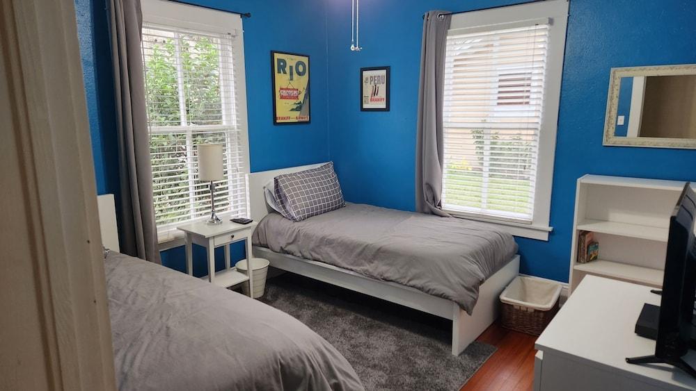 Charming Mount Dora House Near Historic Downtown Pet Policy