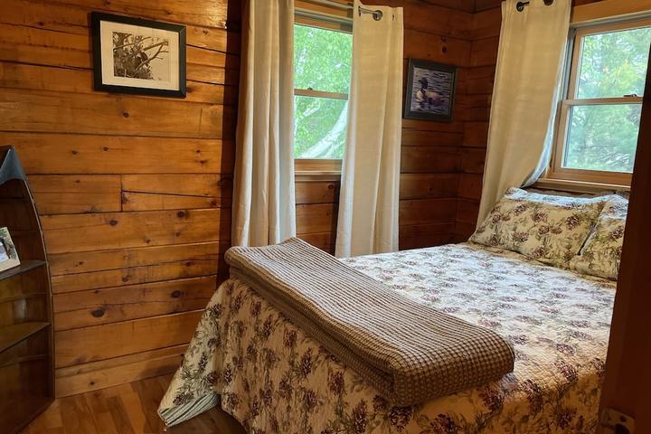 Pet Friendly Lakefront Cabin with Hot Tub