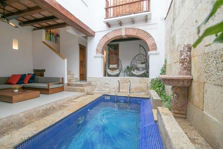 Pet Friendly 4-Bedroom Luxury Mansion in Best Location Old City
