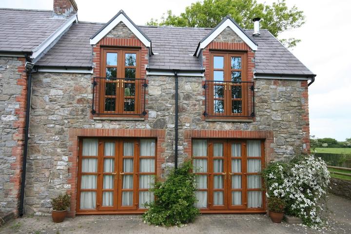 Pet Friendly Beautiful 5 Bed Cottage in Secluded Location 