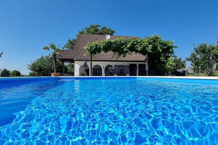 Pet Friendly Private Vacation Home with Swimming Pool